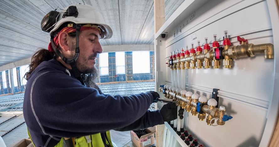 Arjonfloor gulvvarmesystem installeres på Harstad barneskole.