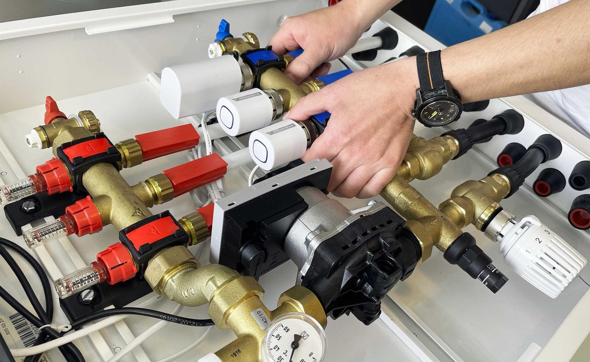 Prefabrikkert gulvvarmeskap