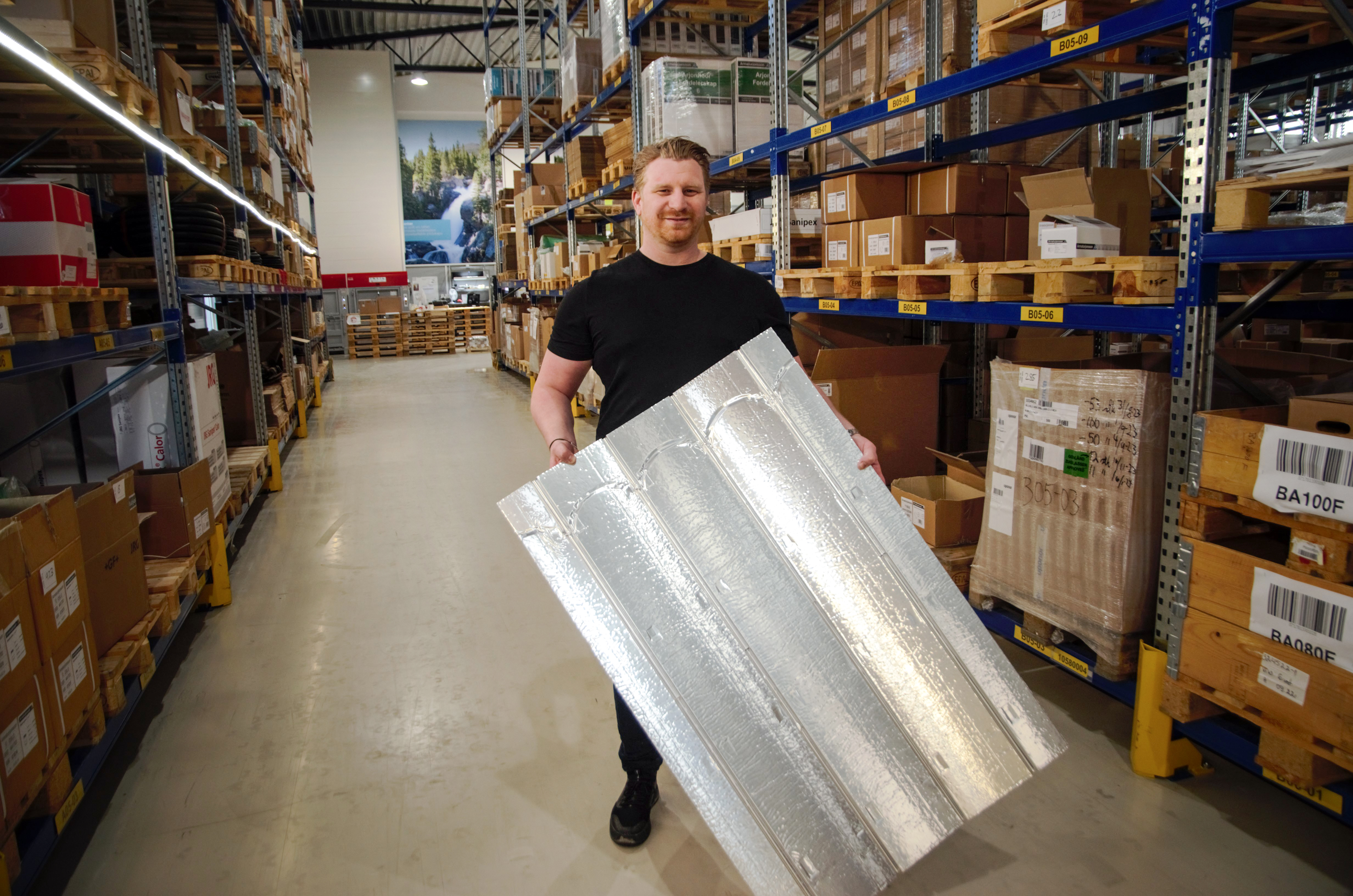 Robin Thomsen, produktsjef varme-automatikk- og vannbehandling i Armaturjonsson, mener det eneste fornuftige er å velge vannbåren varme – eller i hvert fall tilrettelegge for det – i rehabiliteringsprosjekter. – Vi vet det vil bli knapphet på strøm, og det gir også mye høyere komfort i en bolig når du legger vannbåren varme, sier han. 